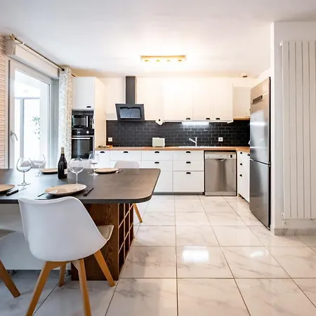 Le Petit Nid Centre Et Garage Prive Apartman Dijon